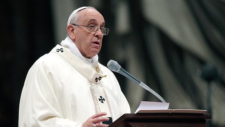 Francisco arremete contra los que pagan 600 euros por 11 horas de trabajo