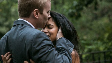 ‘Y fueron felices…’: Emociones reales a propuestas de matrimonio en Nueva York, en imágenes