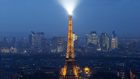 Un dron no identificado 'espía' las comunicaciones de una base naval en París 