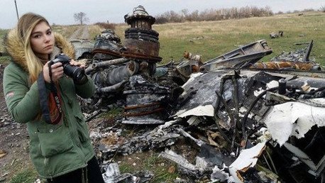 La menor más fuerte del mundo entrega a Schwarzenegger cartas de niños de Donbass