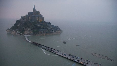 FOTOS, VIDEO: La 'marea del siglo' convierte a una antigua abadía en una isla en Francia