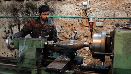 Conozca a los insurgentes sirios que fabrican sus propios obuses y cohetes en cuevas