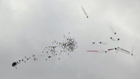 Corea del Norte: "Lanzar desde el aire DVD de 'The Interview' será una declaración de guerra"