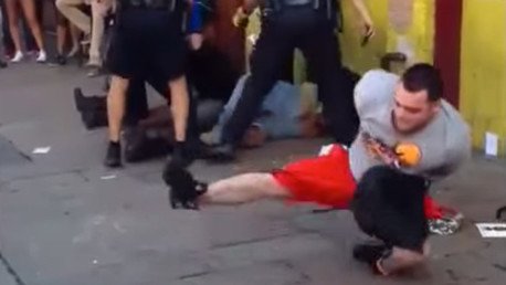 Curiosa huida de un hombre esposado durante un descuido de la Policía