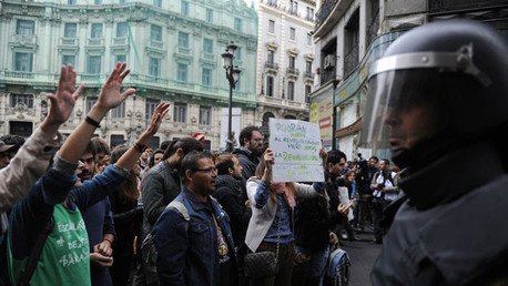 Aprobada la 'Ley Mordaza': Así reaccionan los españoles a las 44 cosas que ya no pueden hacer 