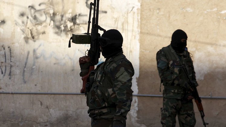 Decenas de militares desembarcan en el puerto de Adén en Yemen