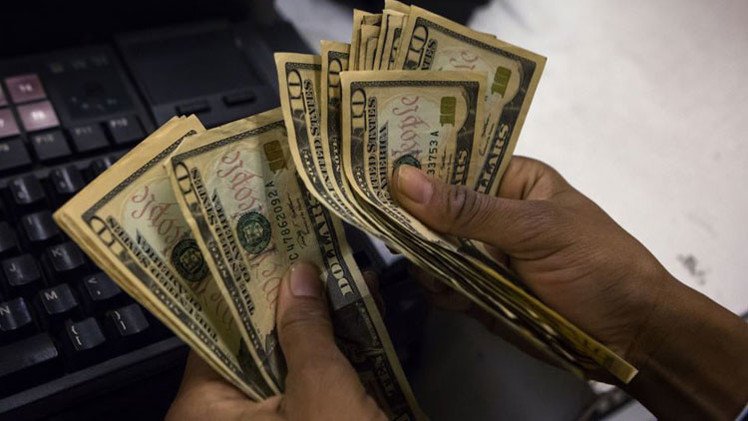 Escándalo: culpan a un militar de EE.UU. de cambiar secretos por dinero y prostitutas