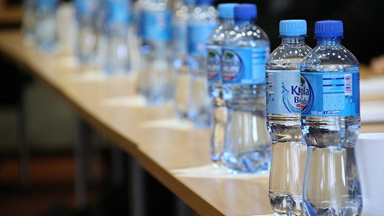 UNAM: El agua embotellada representa un riesgo para la salud