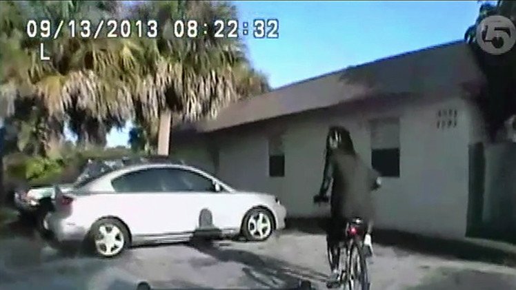 Impactante video: Un policía dispara cuatro veces a un afroamericano desarmado en EE.UU.