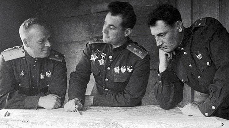 Varsovia derriba monumentos soviéticos: "Sin la victoria de la URSS, no habrían quedado polacos"