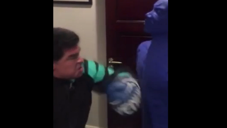 Maradona nos sorprende con su habilidad como boxeador