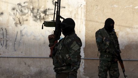 Decenas de militares desembarcan en el puerto de Adén en Yemen