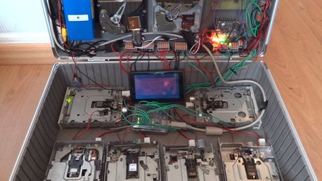 'Smells Like Teen Spirit' de Nirvana protagonizada por discos duros y disquetes