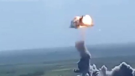 Un coche bomba del Estado Islámico explota a unos 30 metros del suelo