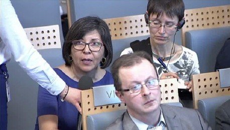 Embajadora de Bolivia desafía a Assange: "¿Pidió disculpas por el incidente del avión de Morales?"