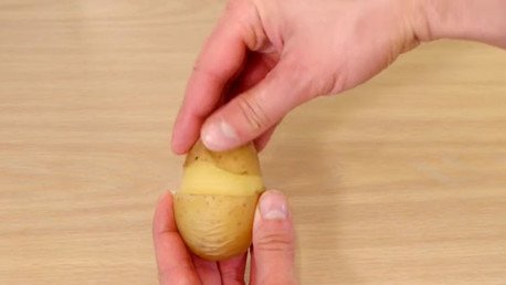 Una manera súper fácil de pelar papas