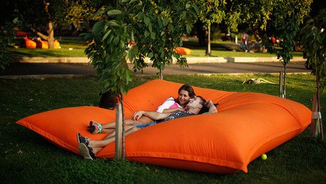 Escritora revela cómo enamorarse de cualquier persona en tan solo 45 minutos