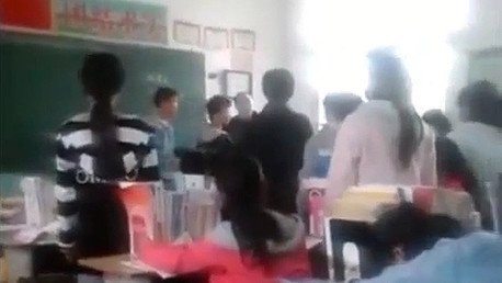 Un maestro agrede brutalmente a una escolar en China