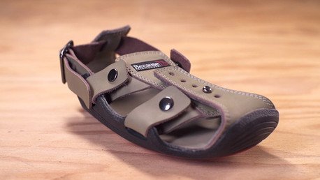 Sandalias que crecen cumplen el sueño de 300 millones de niños descalzos