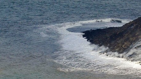 Video: A Japón 'le crece' súbita y silenciosamente una porción de tierra