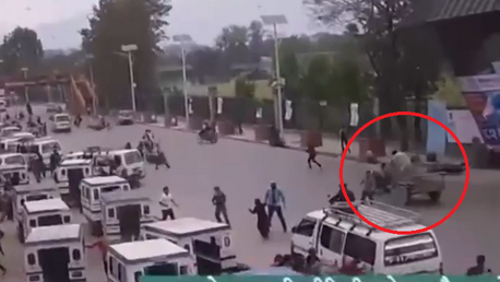 Nepal: tractoristas no mueren aplastados por los pelos