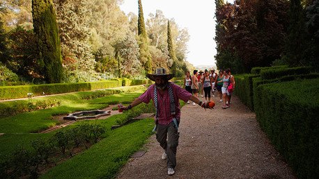 Sin policía ni desempleados: un pueblo hace realidad el sueño anticapitalista