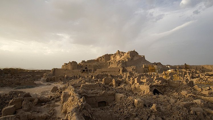 Clérigo iraní: "Las mujeres promiscuas provocan los terremotos"