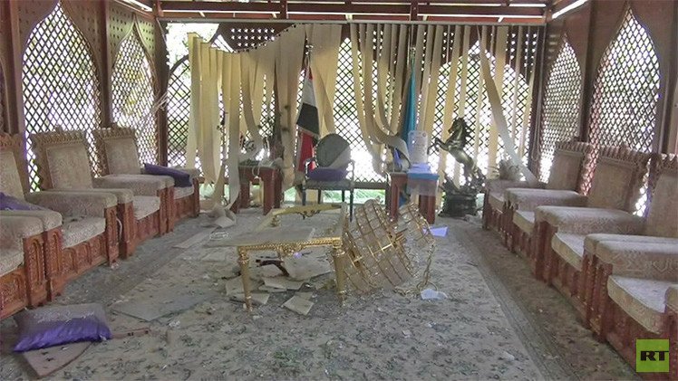 Video: La lujosa residencia de ex presidente de Yemen, destruida por un ataque saudí