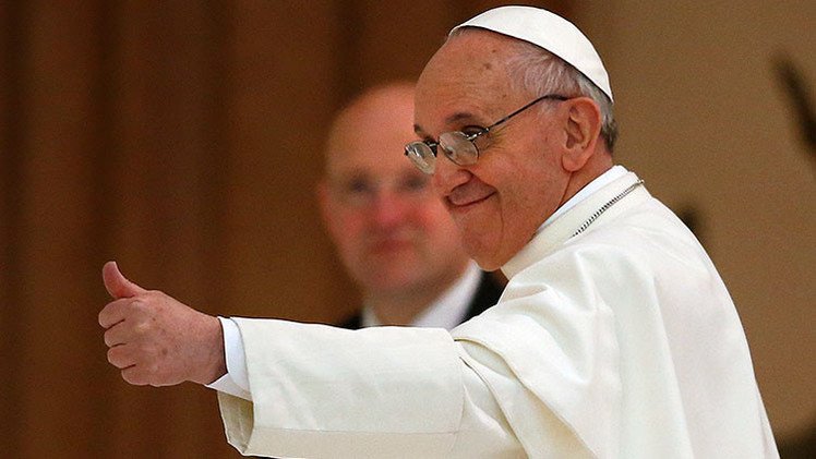 El papa revela cuál es el único periódico que lee y las cosas que más extraña