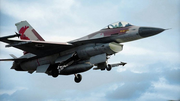 Aviones israelíes atacan Gaza tras el lanzamiento de cohete palestino