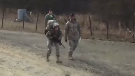Con este heroico esfuerzo esta mujer gana una dura carrera militar 