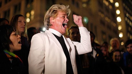 Activistas anti-TTIP 'exorcizan' un bufete de abogados en Londres