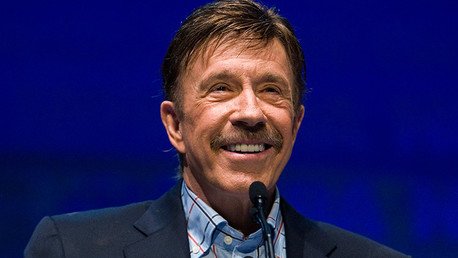 Chuck Norris advierte de una posible ocupación militar de Texas por el Pentágono