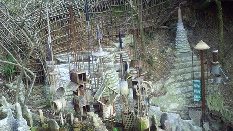 Conozca al hombre que erigió un paraíso cerca de una autopista