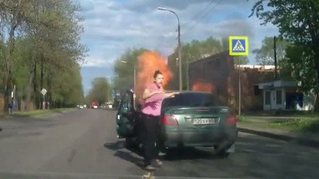 Encender un cigarrillo dentro del coche tuvo malas consecuencias