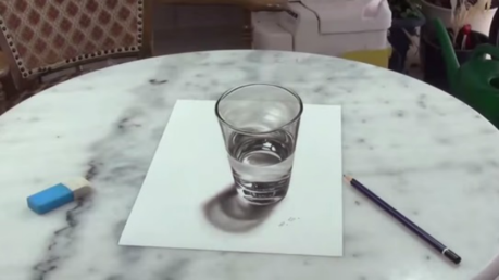 El vaso de agua que 'vuelve loco' a todo el que lo ve