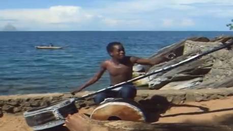 África tiene talento: el refrescante concierto del músico malauí que está maravillando Internet