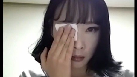 El sorprendente cambio de una mujer al quitarse el maquillaje