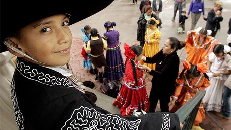 ¿Por qué los latinos que residen en EE.UU. viven más que los no hispanos?