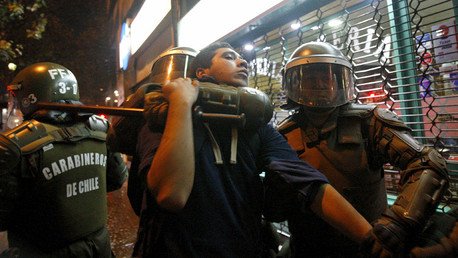 Chile: La policía reprime protesta frente al Congreso