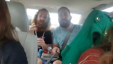 Un grupo de amigos filma su propio accidente con un paloselfi 