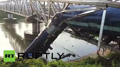 Video: El descarrillamiento de un tren de pasajeros en la India deja varios heridos