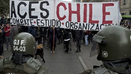 Una protesta estudiantil contra la represión policial en Santiago de Chile termina con choques