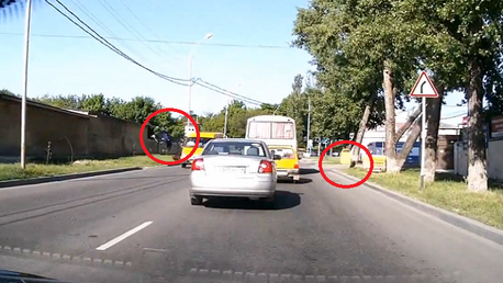 Una mala elección: atropellan a un joven que huía de un perro