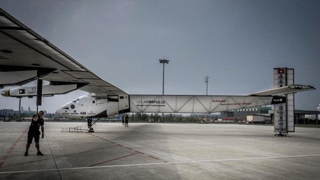 El avión propulsado por energía solar despega desde China para cruzar el Pacífico