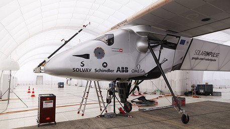 Piloto del Solar Impulse antes de cruzar el Pacífico: "En el peor de los casos tenemos paracaídas"