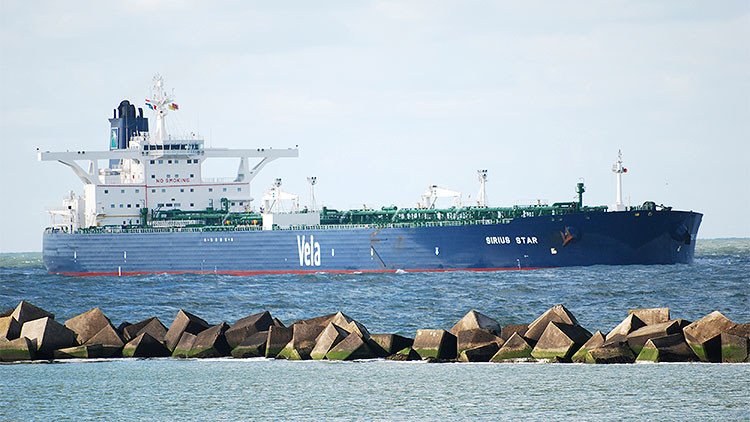 ¿Por qué superpetroleros llenos de crudo navegan sin llegar nunca a puerto?