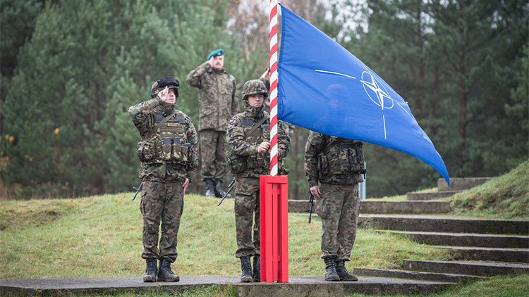 Exempleado del Departamento de Estado: "EE. UU. y la OTAN quieren rodear a Rusia"
