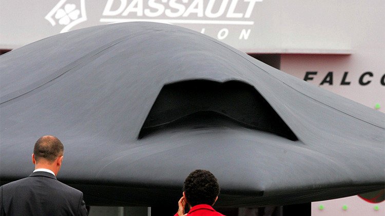 Francia presenta en sociedad su futuro dron 'invisible' que destruirá sistemas antiaéreos