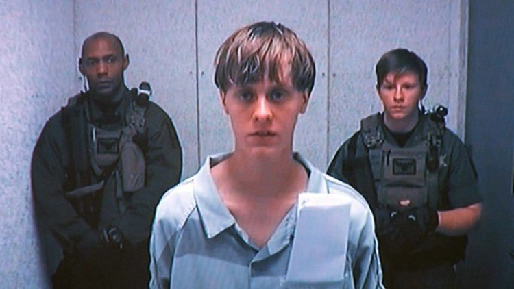 Hallan manifiesto racista del autor del tiroteo en Charleston. ¿Por qué lo hizo?